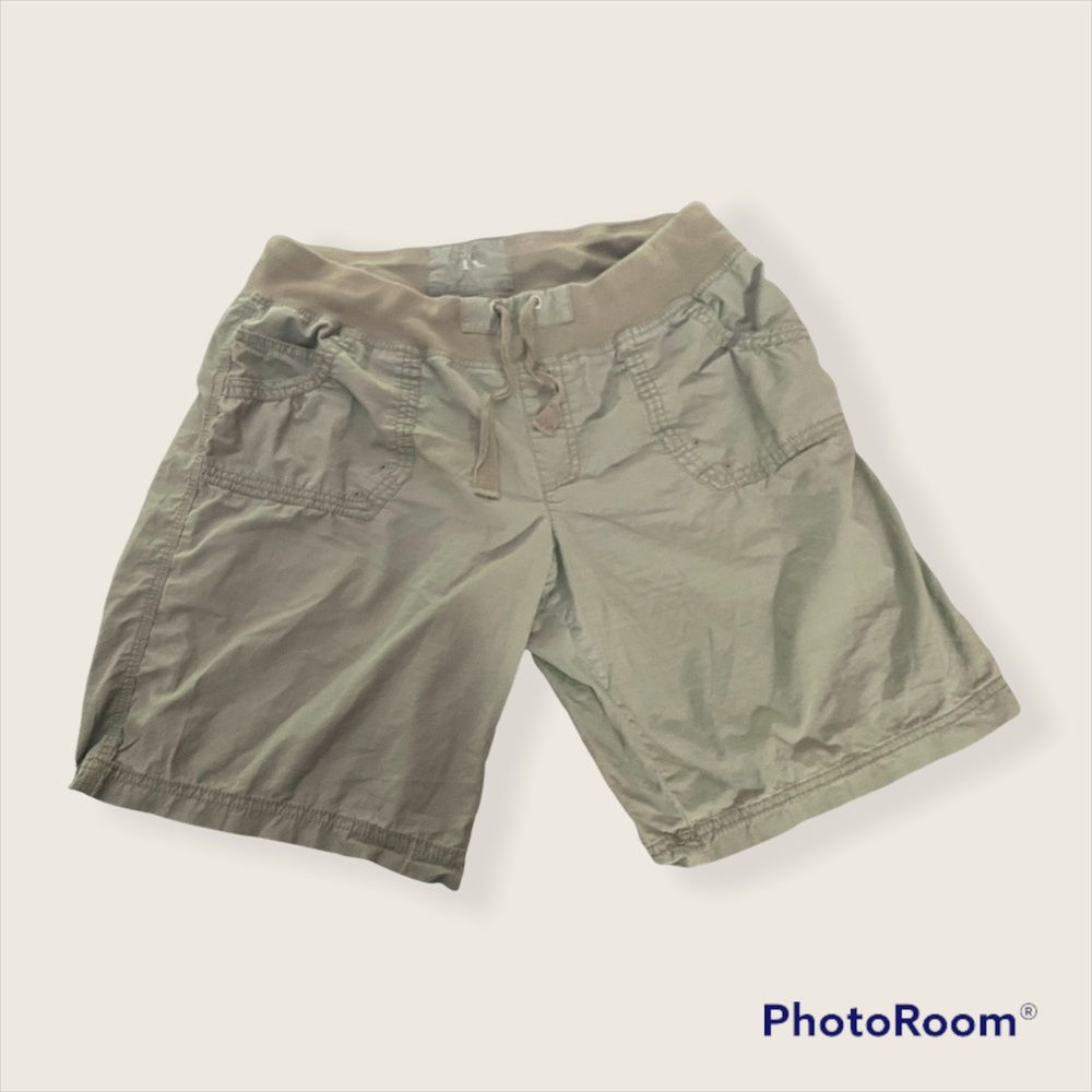 brown shorts
